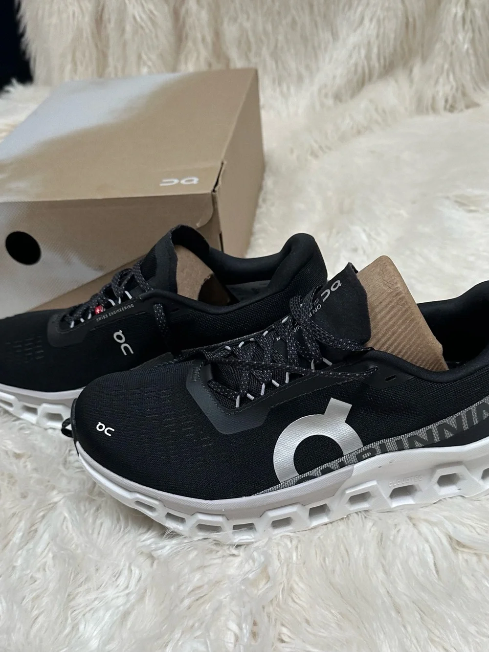 On Running Men's Black and White Cloudmater 2 size 9 NWB
